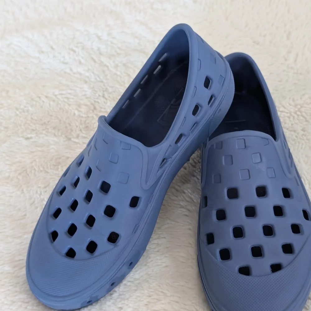 Like New: Vans Slip on Trek Shoes Kids 3